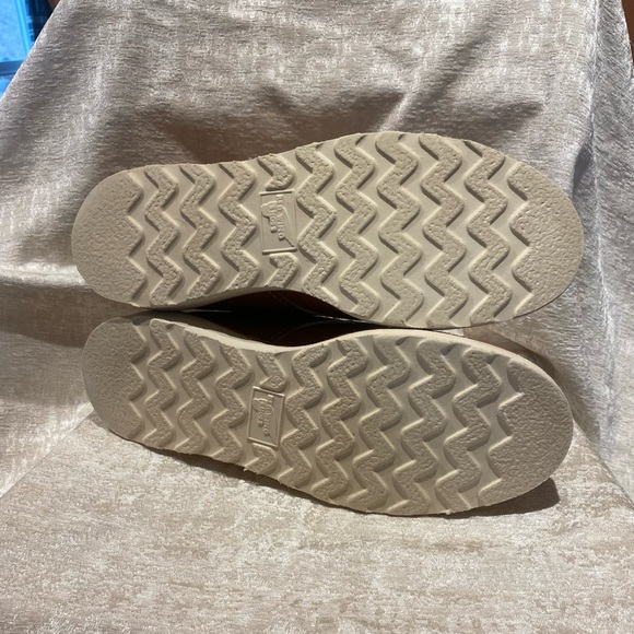 Red Wing Classic Moc Men’s boot in Oro - Picture 4 of 11